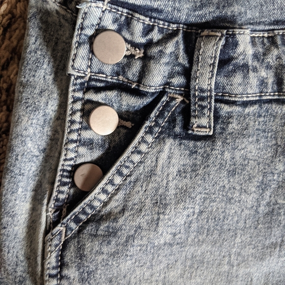 Light-wash Jean Overalls - Picture 9 of 11